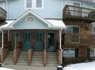 342 Pinewood Dr, Plymouth, MI 48170
