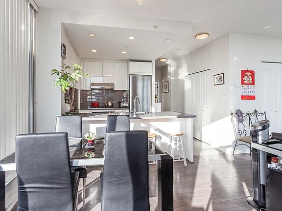 5th image of 4880 Bennett St #3806