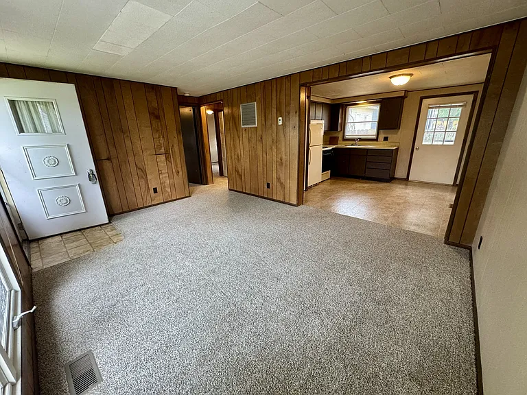 723 E Market St #B — Photo 4