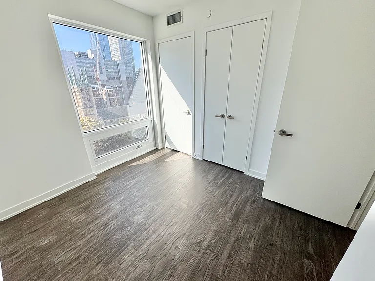88 Queen St E #1210 — Photo 6