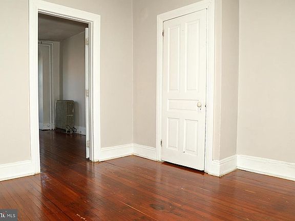 4th image of 690 E Philadelphia St