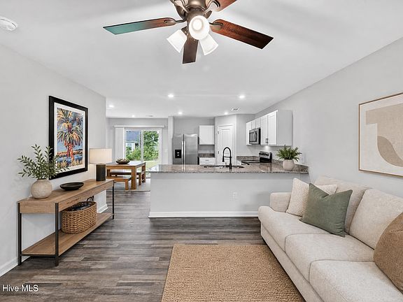 5th image of 2532 Provence Drive SE