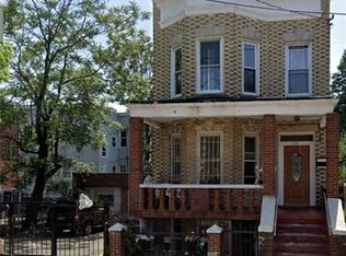 928 E 215th St, Bronx, NY 10469
