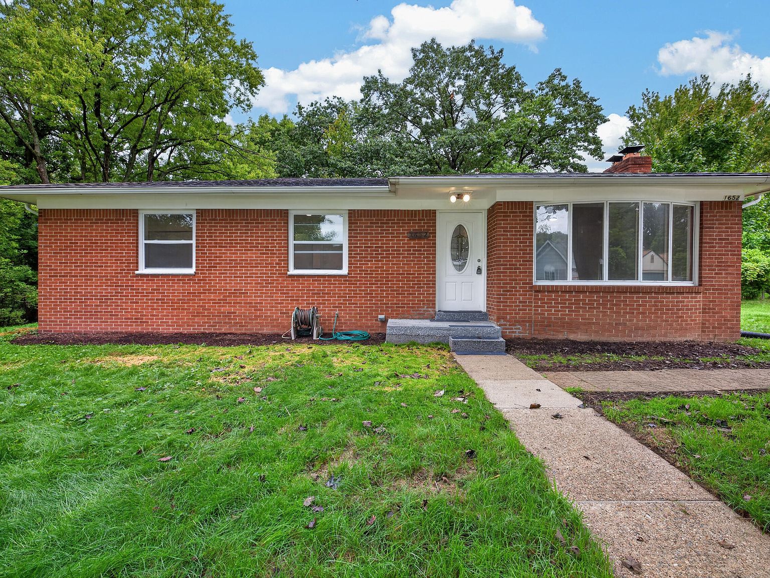 1652 Charleston Ave, Pontiac, MI 48340