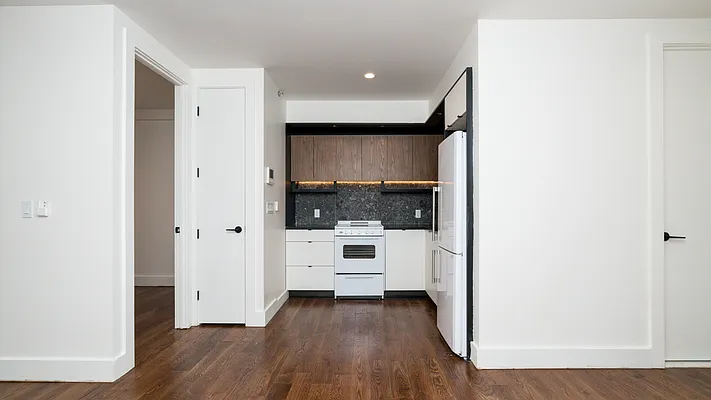 Rented by Nooklyn NYC LLC | media 79