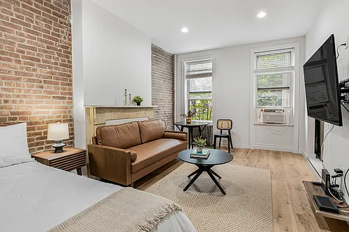 405 W 46th St #2R Photo 1