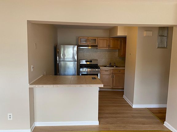 4th image of 12 Windemere Ave