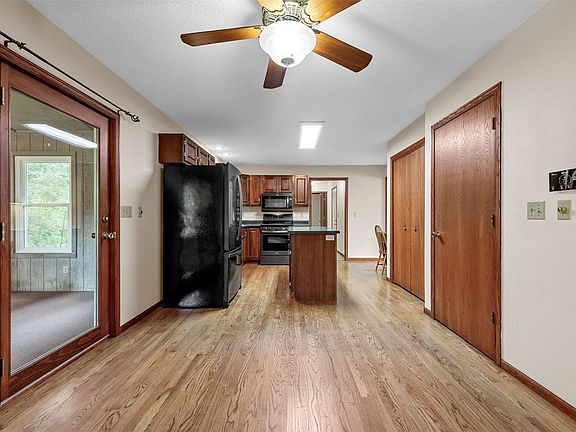 4th image of 3333 Riverside Dr NE
