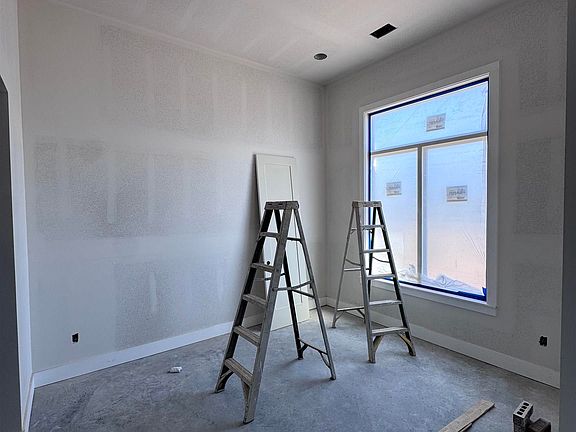 3rd image of 32 Mountain Brook Rd