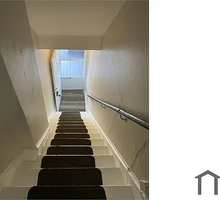 3 bed, $1,800 — Photo 4