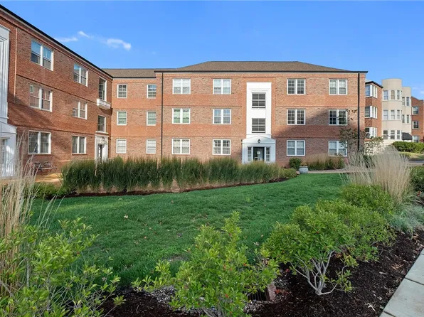 921 S Hanley Rd APT C, Saint Louis, MO 63105