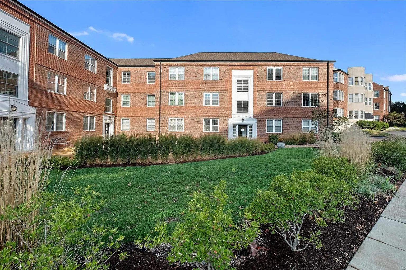 921 S Hanley Rd APT C photo 1