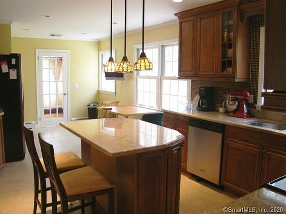 4th image of 28 Laurel Ledge Ct