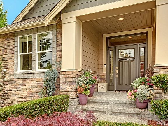 Stone and shingle exterior; new exterior paint in 2017.