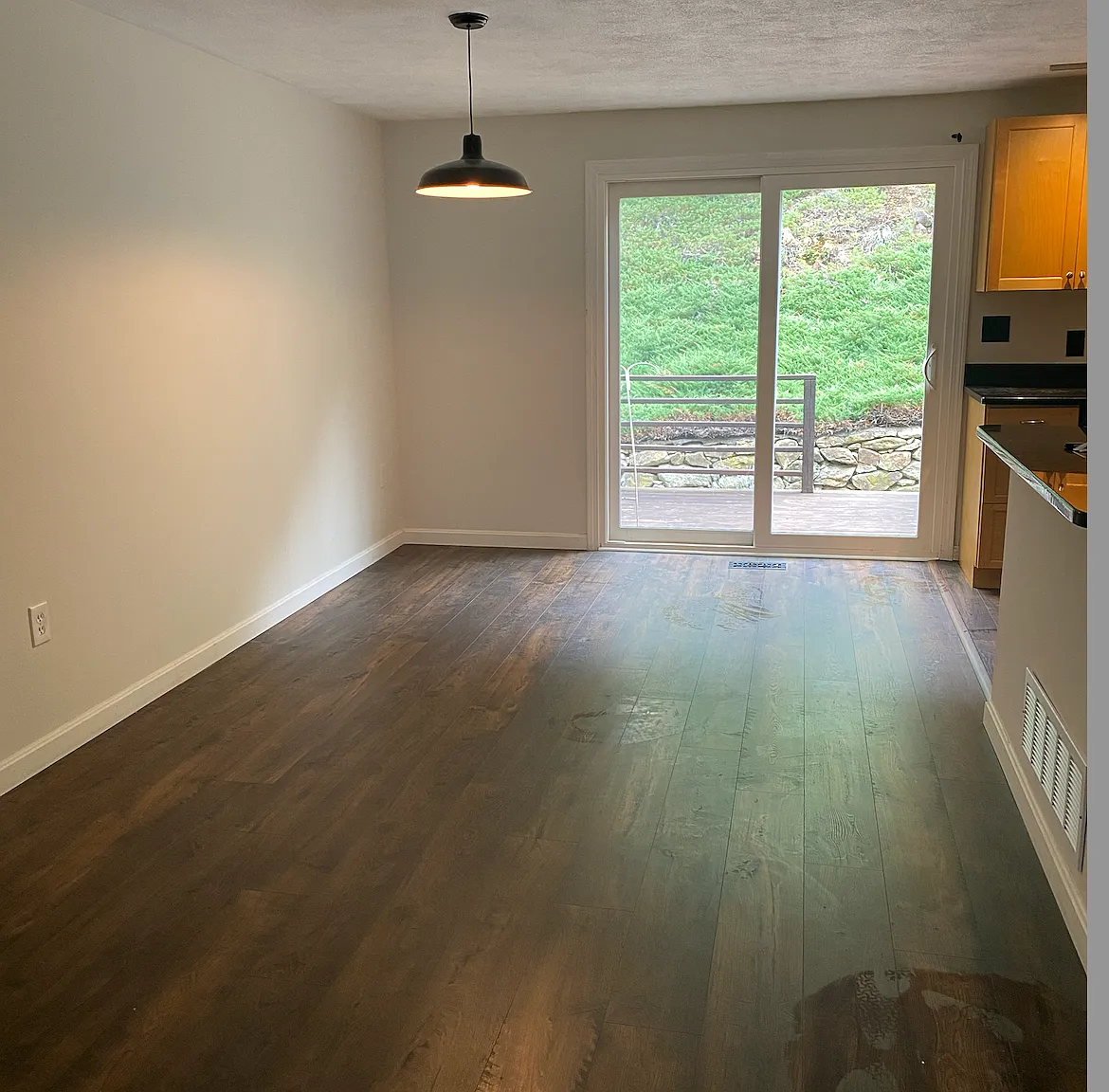3 bed, 1.5 bath, 1975 sqft, $3,200 — Photo 3