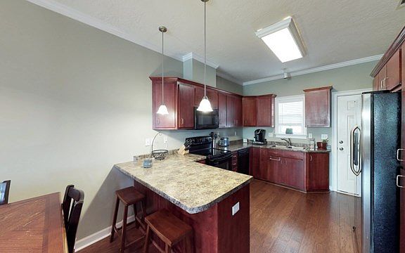 2nd image of 6042 Village West Ln