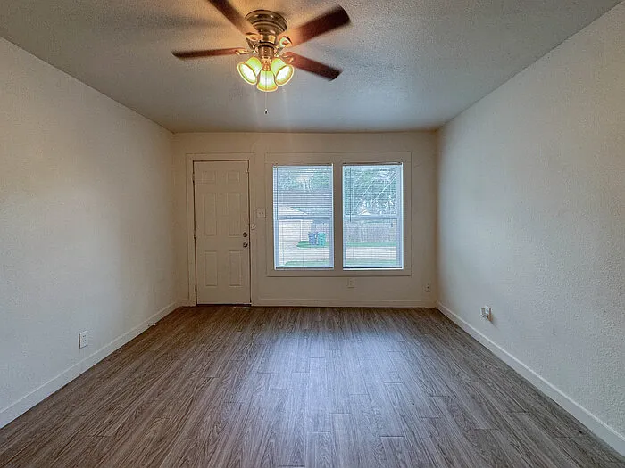 609 Amarillo St — Photo 4