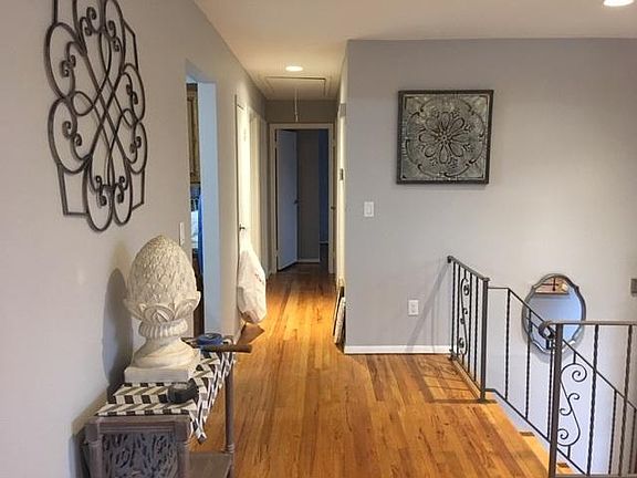 3rd image of 94 Herbert St Floor 2