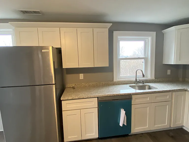 652 Manton Ave #2L — Photo 8