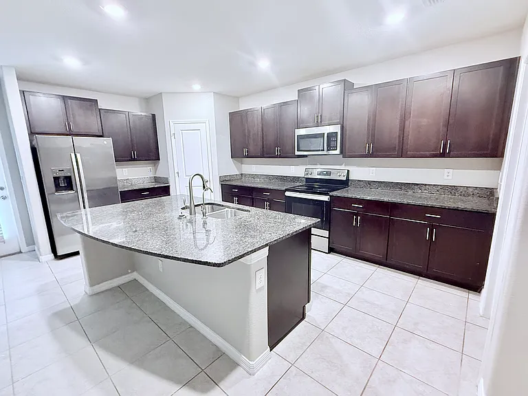 7109 Amelia Cove Ct — Photo 2