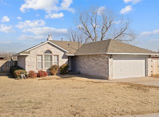 1904 Metlock Ln, Moore, OK 73160
