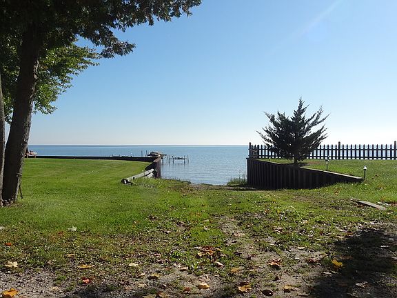 Water access to lake Huron