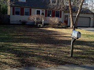 17 Lawndale Dr, Warwick, RI 02818
