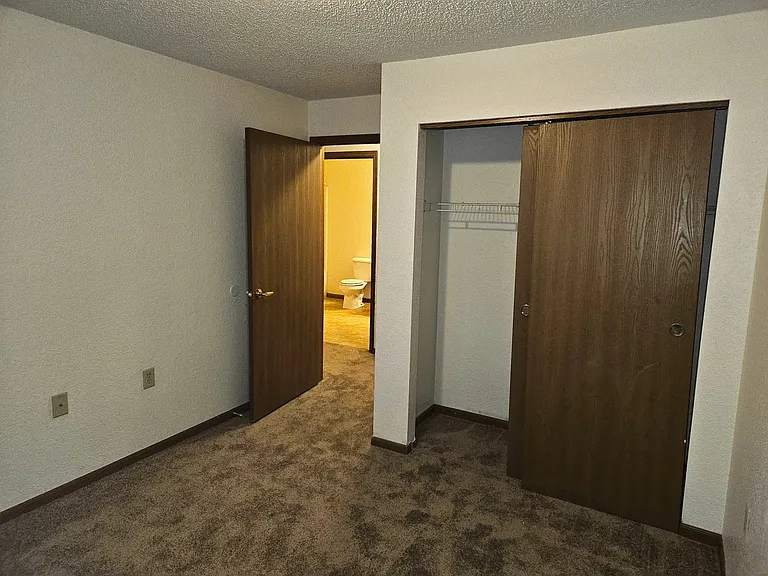 River Terrace Apartments — Photo 27