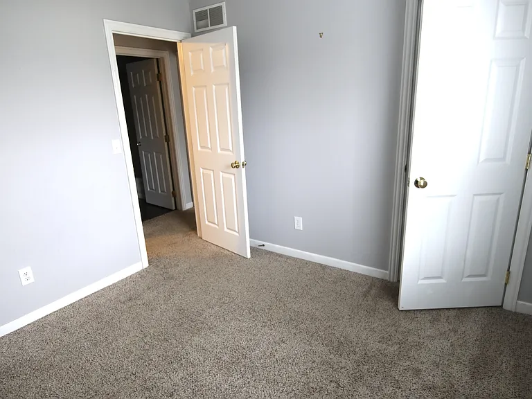 4400 Greensbury Dr — Photo 42