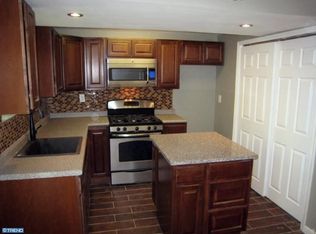 221 Londonderry Ln, Darby, PA 19023