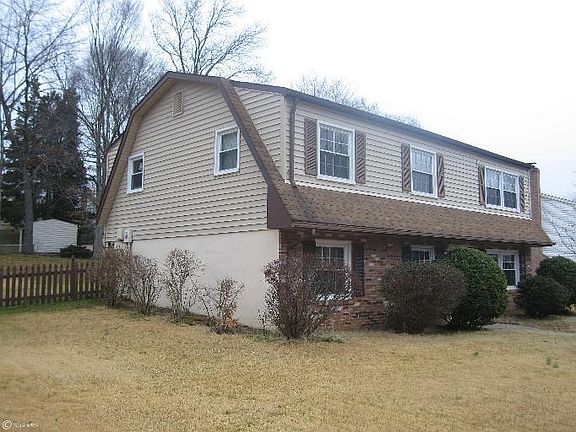 2nd image of 3812 Corona Ln