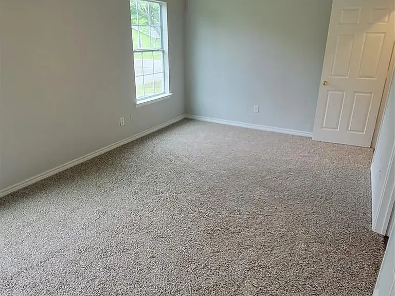 1702 E Mulberry St — Photo 6