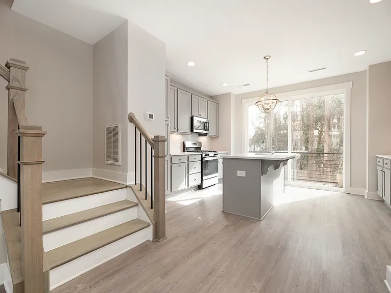 554 W End Dr — Photo 5