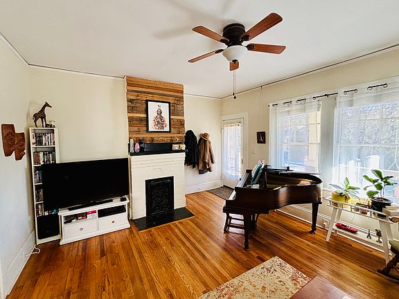 3rd image of 238 Carlisle St