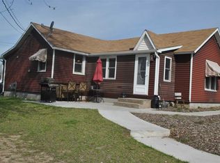 913 S 1st St, Prairie Du Chien, WI 53821