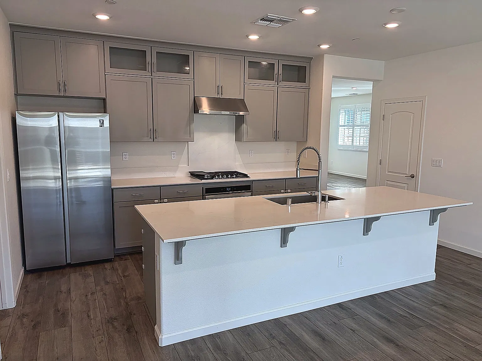 4 bed, 2209 sqft, $4,250 — Photo 4
