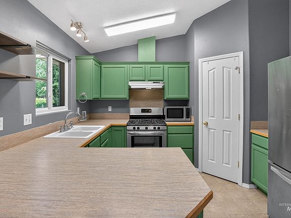 3rd image of 115 Silver Sage Pl
