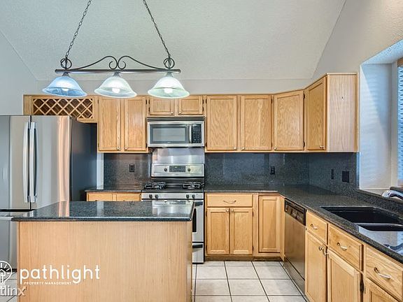 5th image of 809 Steadman Dr