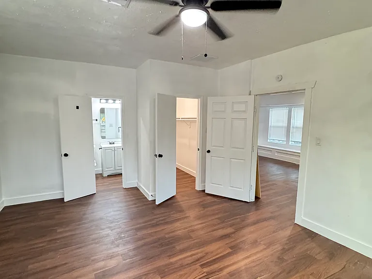 878 Granville Dr — Photo 2