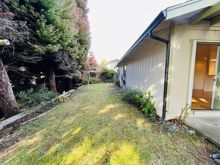 3062 Girard Ct — Photo 16
