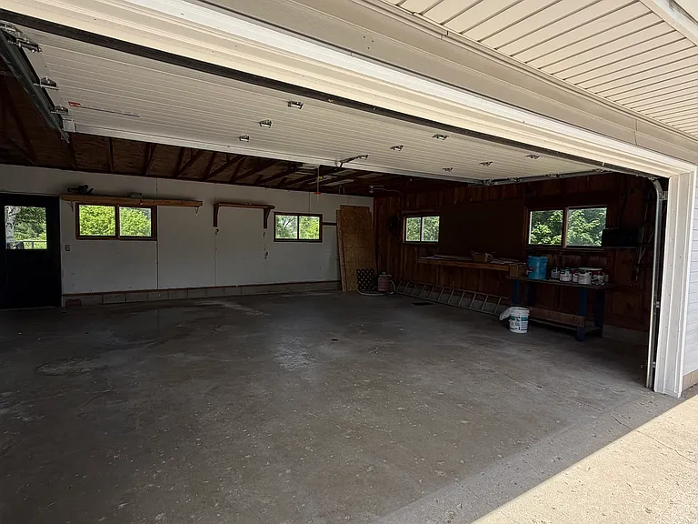 8901 M 72 E — Photo 22