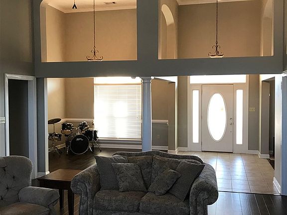 4th image of 4842 Tamarack Dr