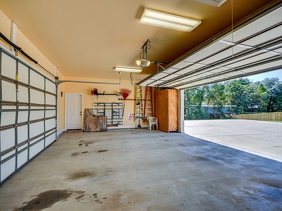 3rd image of 11089 Toria Ln