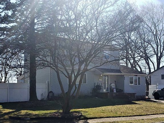 3rd image of 28 Clarke St