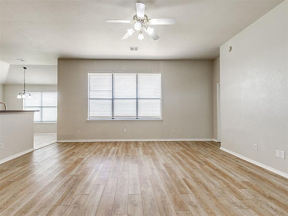 4th image of 16205 Clear Creek Dr