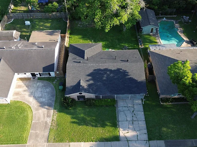 7607 Grape St — Photo 31