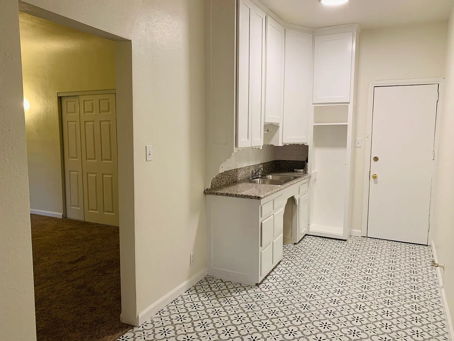 1 bed, 700 sqft, $1,700 — Photo 3