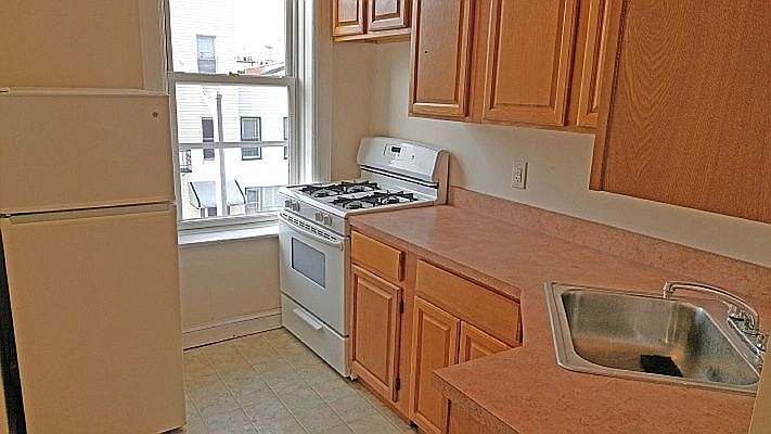 1st image of 551 17th St #3R