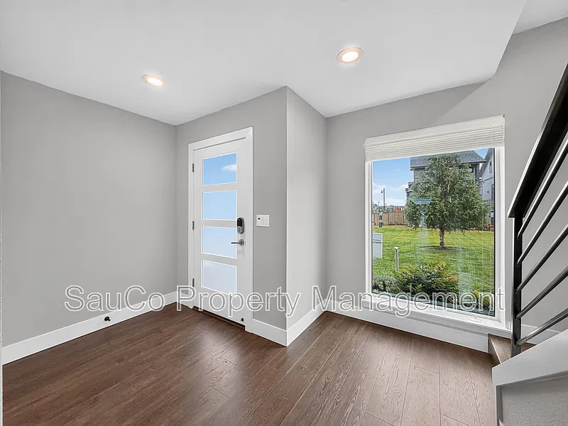 3 bed, 2.5 bath, 1914 sqft, $2,899 — Photo 3
