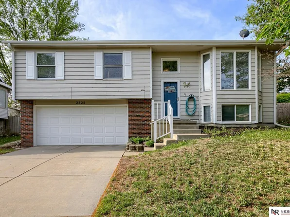 2325 Independence Dr, Lincoln, NE 68521